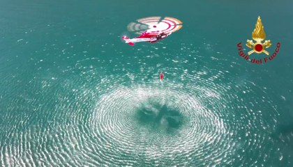 Скачать видео: Lago di Como, addestramento dei Vigili del Fuoco (05.11.22)