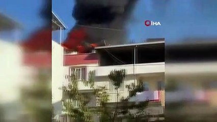 Bursa’da 2 katlı evin çatısı alev alev yandı