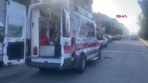 HALK OTOBÜSÜ İLE AMBULANS ÇARPIŞTI 4 YARALI