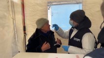 Ukraine : un laboratoire ADN français déployé pour identifier les corps de proches disparus