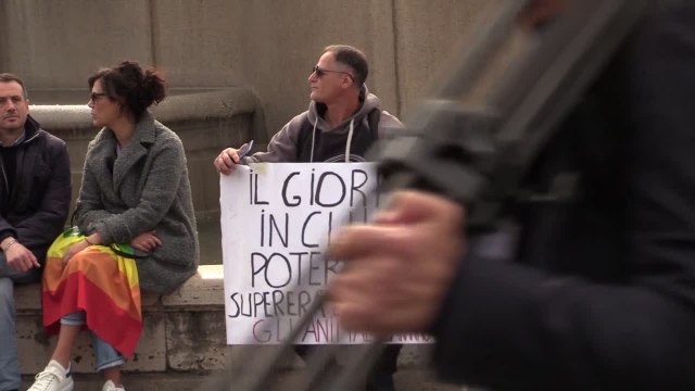 Manifestazione per la Pace, corteo sfila per le vie di Roma