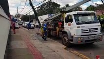 Copel realiza substituição de poste destruído na Av. Carlos Gomes