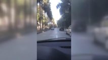 Sürücünün otomobiliyle trafikte geri giderek yolculuk etmesi kamerada