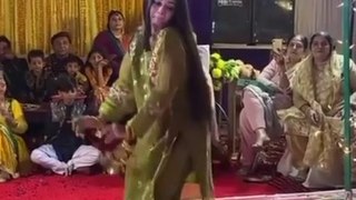 Bhega Bhega hai sama | Pakistani College Girl Leaked Dance Video