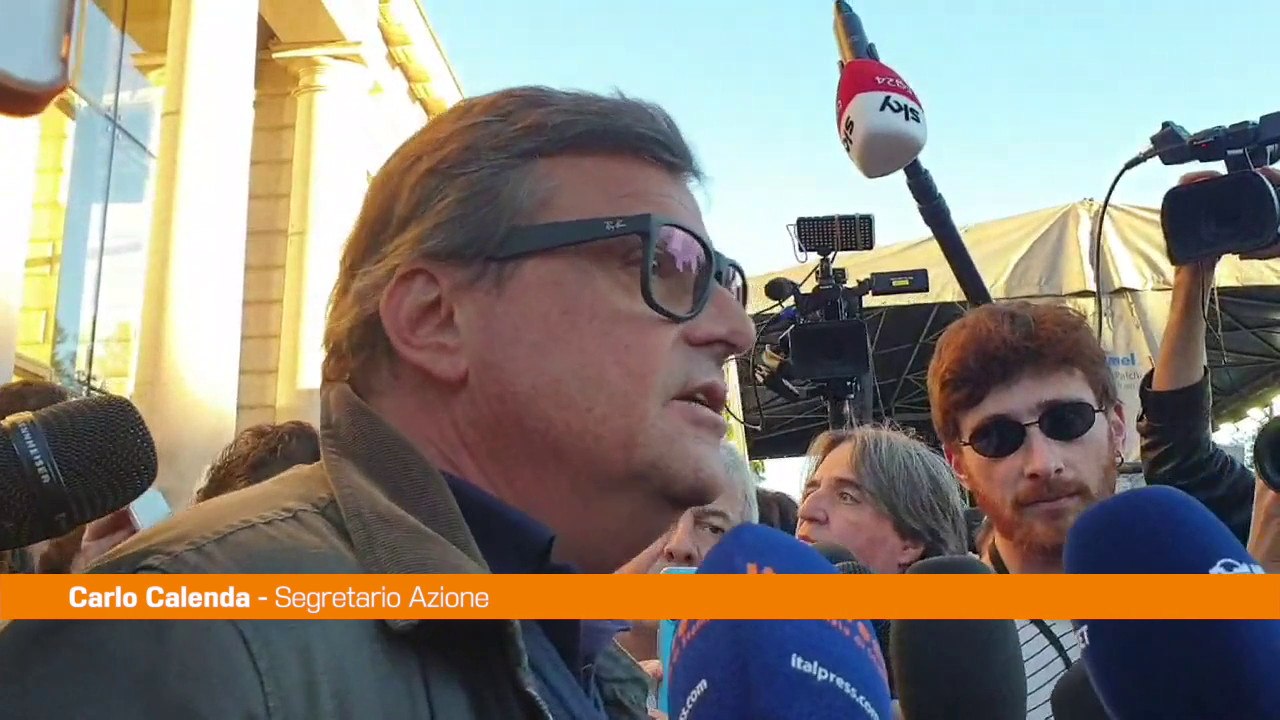 Calenda "Chi chiede il disarmo degli ucraini ne chiede la resa"