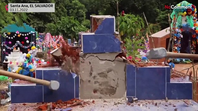 Власти Сальвадора вынудили заключённых разбивать надгробия лидеров ОПГ