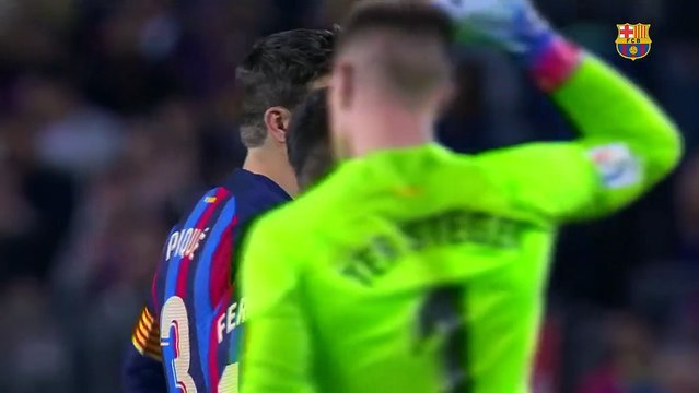 La afición del Barça corea el nombre de Gerard Piqué en su despedida / FCB