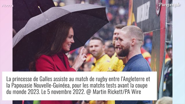 Kate Middleton : Manteau flamboyant et hors de prix, parapluie XXL... elle rayonne pour une sortie rugby !