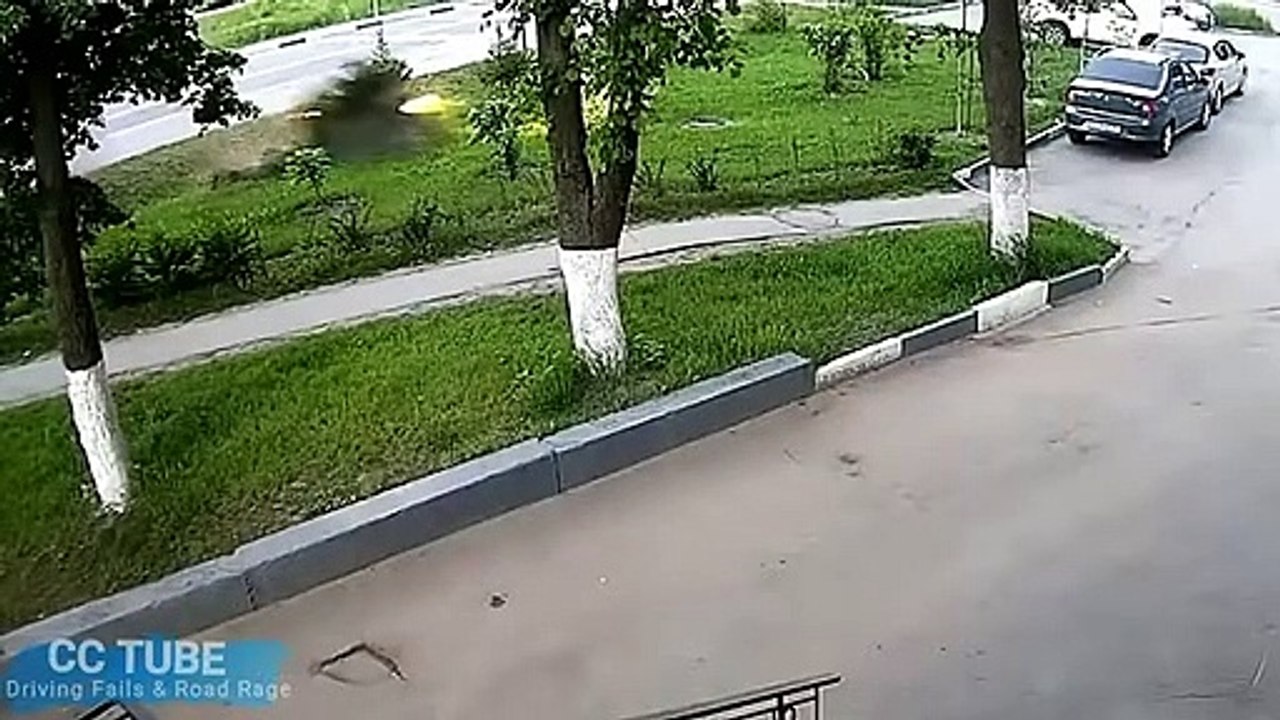 funny Moments catch  and Car Funny Videos  caught on Camera_480p