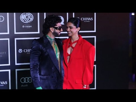Ranveer Singh Looks Romantically Into Deepika Padukone's EYES At GQ Awards 2022 Red Carpet