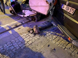 Ümraniye'de eşini işe bırakırken kaza yaptı: 2 yaralı