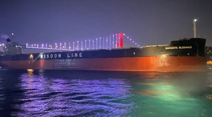 İstanbul Boğazı’nda arızalanan yük gemisi kurtarıldı