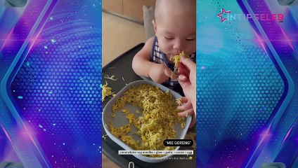GEMAS! Nikita Willy Masak Sambil Gendong Baby Izz