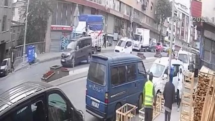 SULTANGAZİ'DE İŞ YERİ SAHİBİNE SİLAHLI SALDIRI