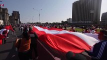 Peru'da halk Devlet Başkanı Pedro Castillo'nun istifası talebiyle protesto gösterisi düzenledi