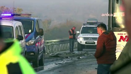 Tur otobüsü, çekiciyle taşınan iş makinesine çarptı: 3 ölü, 8 yaralı