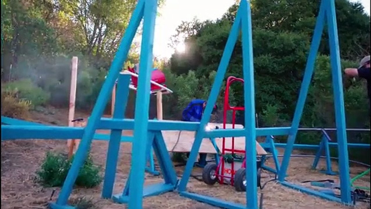 Amazing Interiors - Se1 - Ep07 - Hidden Cottage, Technicolor House, Backyard Coaster HD Watch HD Deutsch