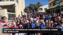 Cientos de personas se concentran contra el cierre del Bungalow