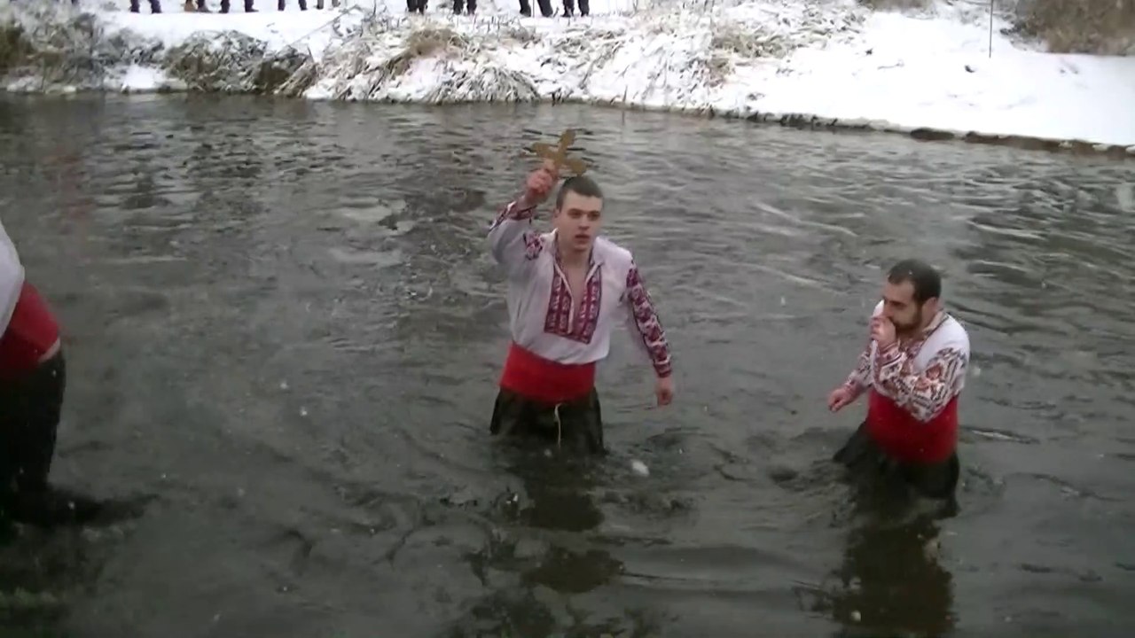 Ученик от 12 клас извади кръста от Харманлийска...