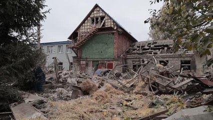 Donetsk'teki bombardımanda araçlar ve binalar zarar gördü