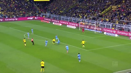 Record-breaking Moukoko cruises Dortmund past Bochum