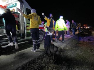 Otobüsün devrilmesi sonucu 17 kişi yaralandı