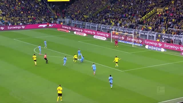 Record-breaking Moukoko cruises Dortmund past Bochum