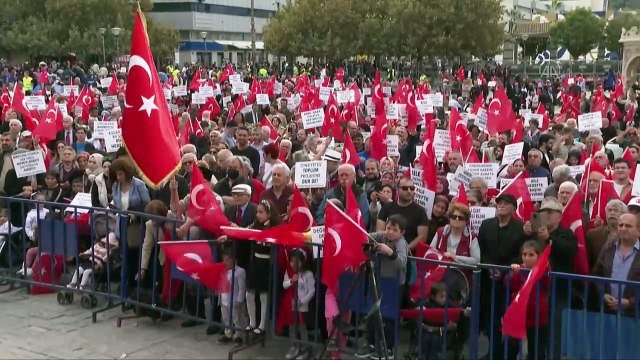 İzmir'de LGBT dayatmasına sert tepki: Aileye savaş açanlara geçit vermeyeceğiz!