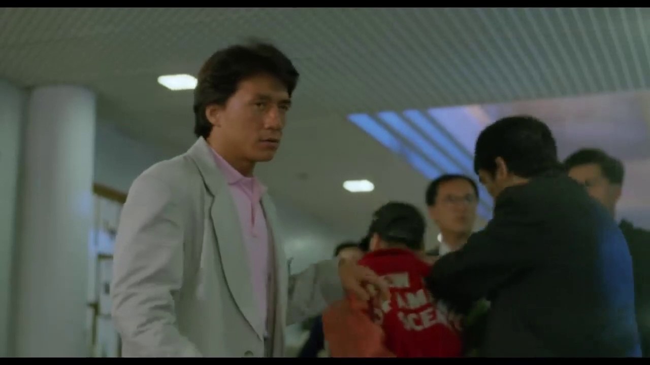 Jackie Chan beats up a thug at the police station _ Crime Story (1993)