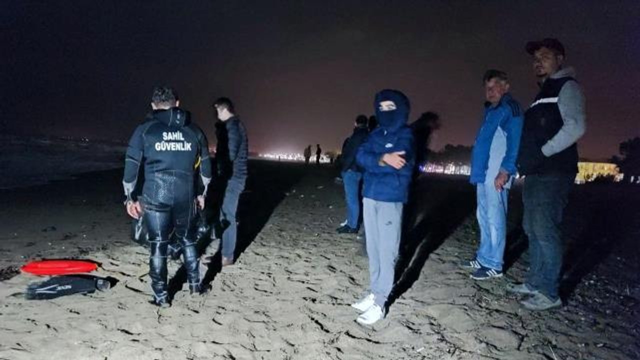Denize giren 2 yabancı uyruklu şahıstan biri kayboldu diğeri kendi imkanlarıyla kurtuldu