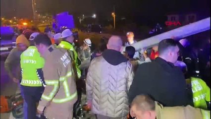 BARTIN-15 YAŞINDAKİ ÇOCUĞUN KULLANDIĞI OTOMOBİL DİREĞE ÇARPIP İKİYE BÖLÜNDÜ: 1 ÖLÜ, 3 YARALI