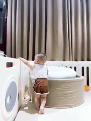 Con Bảo Thy chơi ngoan khi mẹ vắng nhà