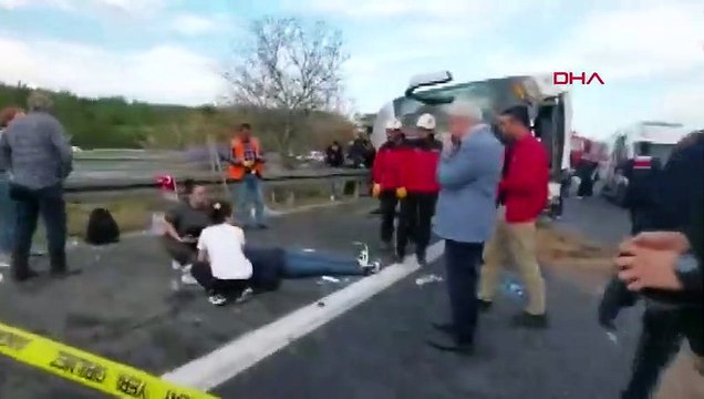 Kaçak göçmenleri taşıyan otobüs devrildi