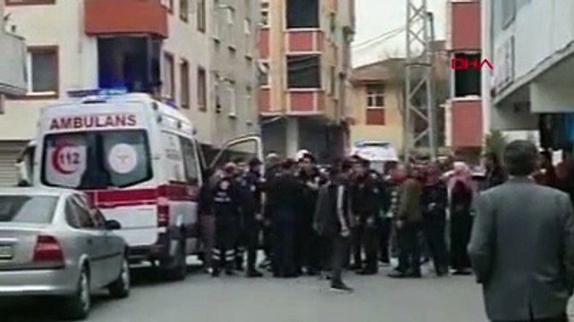 Hasta almaya gelen ambulanstaki sağlık çalışanlarına sopalarla saldırdılar