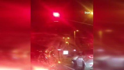 Maltepe'de sürücülerin yol ortasındaki yumruklu kavgası kamerada