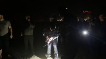 Karasu'da denize giren Rus vatandaşı 2 arkadaştan 1'i kayıp