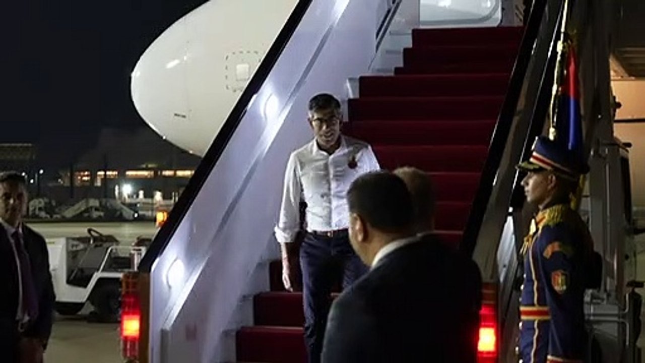 Sunak arrives in Egypt for Cop27