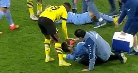 الطاقم الطبي لبوخوم يرتطم بلاعبه