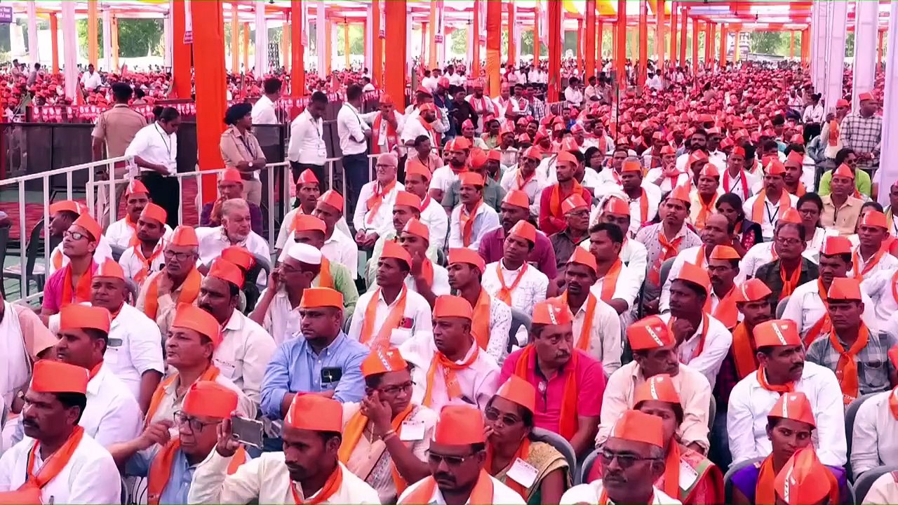 आज गुजरात के नाम का परचम पूरे विश्व में लहरा रहा है।