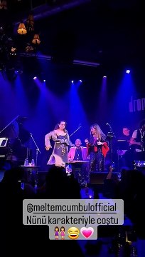 Nükhet Duru ile Meltem Cumbul’un sahnedeki dansı olay oldu