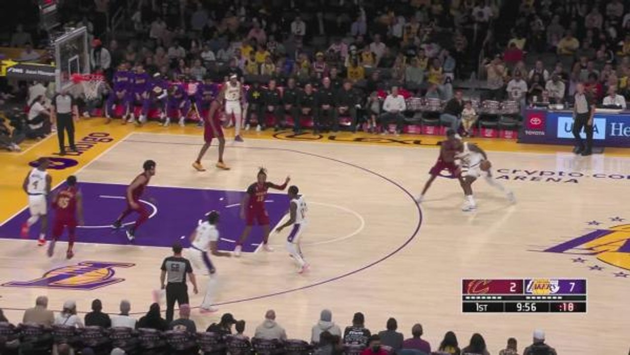 Mitchell helps Cavs beat Lakers for eighth straight win