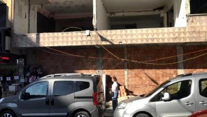 Avcılar’da sahiplerine ulaşılamayan ve yıktırılamayan binaya 'ikinci duvar' önlemi