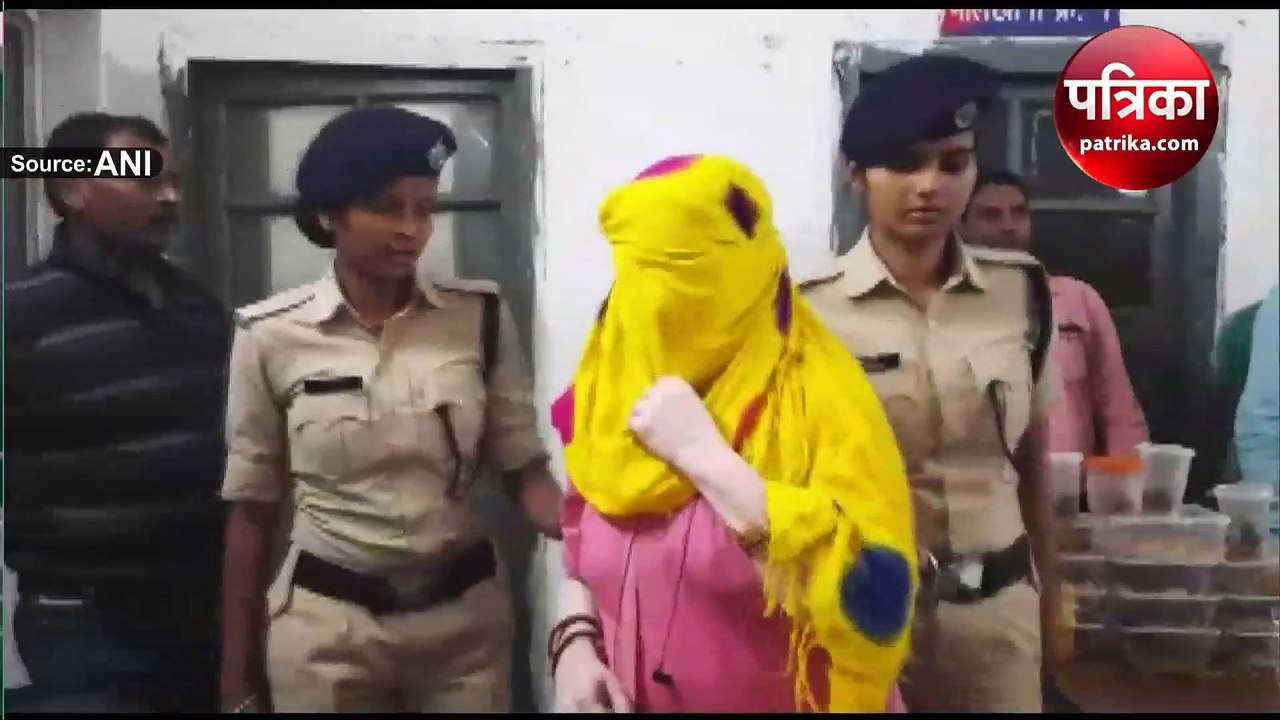Video: 'विष-कन्या' जैसे खतरनाक काम को अंजाम देने जा रही थी ये महिला, बैग में मिले 28 जहरीले विदेशी सांप