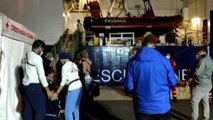 A Catania sbarcati i fragili, scontro su migranti rimasti a bordo