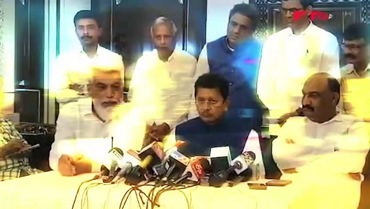 कार्यालय एकच मात्र शिंदे गट आणि महाविकास आघाडीच्या नेत्यांचे लागले फलक