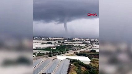 Alanya açıklarında hortum denizden su kaldırdı