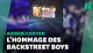 Les Backstreet Boys rendent hommage à Aaron Carter pendant leur concert