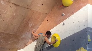 Climbing in the center, guess the difficulty