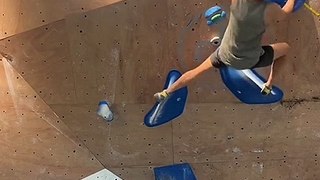 Climbing in the center, guess the difficulty