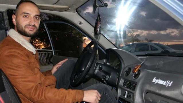 Sivas'ta bir genç Eşi benzeri yok dediği otomobilini telefonla takas etmek istiyor